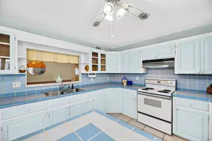 521 S Larry Cir, Brandon, FL 33511 - Photo 4