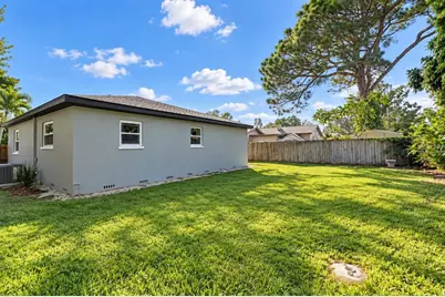 5817 Dartmouth Avenue N, Saint Petersburg, FL 33710 - Photo 18