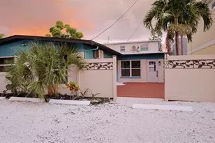 14906 N Bayshore Dr, Madeira Beach, FL 33708 - Photo 2