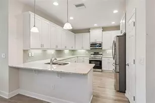 718 Chipper Dr, Sun City Center, FL 33573 - Photo 10