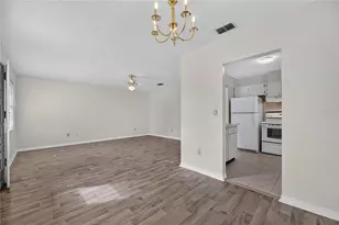 1904 Canterbury Ln, Sun City Center, FL 33573 - Photo 10