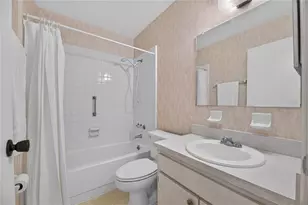 1904 Canterbury Ln, Sun City Center, FL 33573 - Photo 22