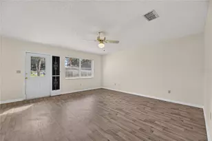 1904 Canterbury Ln, Sun City Center, FL 33573 - Photo 6