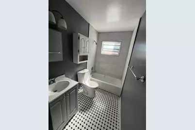 300 83rd Avenue NE, Saint Petersburg, FL 33702 - Photo 2