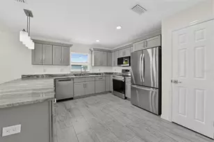 2210 1st Ave E, Palmetto, FL 34221 - Photo 2