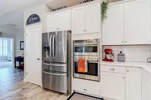 813 Old Windsor Way, Spring Hill, FL 34609 - Photo 10