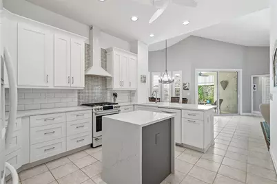 4851 Windmill Palm Terrace NE, Saint Petersburg, FL 33703 - Photo 6
