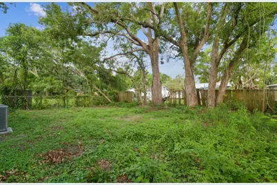 1807 E Bougainvillea Avenue, Tampa, FL 33612 - Photo 28