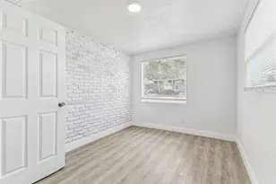 1807 E Bougainvillea Ave, Tampa, FL 33612 - Photo 8