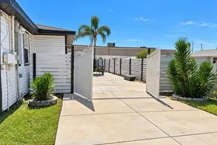 8512 Sunbeam Ln, Tampa, FL 33615 - Photo 4
