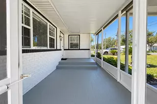 8512 Sunbeam Ln, Tampa, FL 33615 - Photo 10