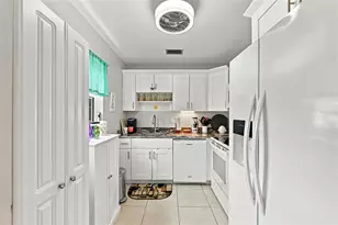 302 Canton Ct, Sun City Center, FL 33573 - Photo 14