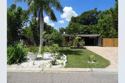 5622 Hobson Street NE, Saint Petersburg, FL 33703 - Photo 2