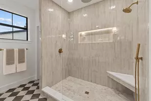 1025 Melrose Ave S, Saint Petersburg, FL 33705 - Photo 18