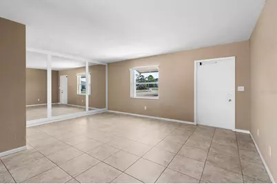 701 W Brockton Place, Sun City Center, FL 33573 - Photo 10
