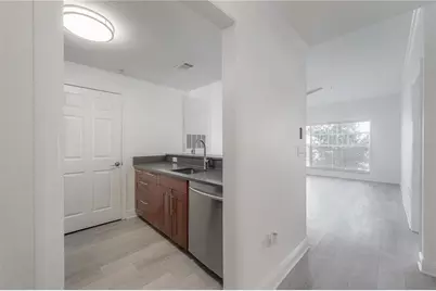800 S Dakota Avenue #327, Tampa, FL 33606 - Photo 4