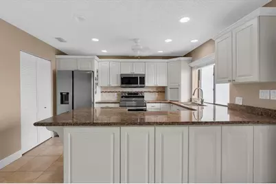 5668 Escondida Boulevard S, Saint Petersburg, FL 33715 - Photo 16