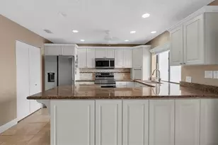 5668 Escondida Blvd S, Saint Petersburg, FL 33715 - Photo 16