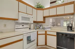 3185 Charter Club Dr, Tarpon Springs, FL 34688 - Photo 10