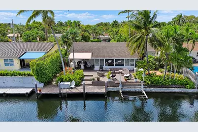 2142 NE 17th Avenue, Wilton Manors, FL 33305 - Photo 2