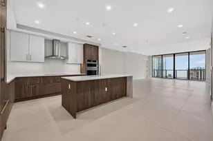 275 1st Ave S, Saint Petersburg, FL 33701 - Photo 4