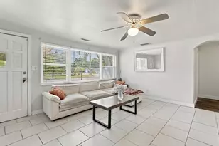 1525 56th St S, Gulfport, FL 33707 - Photo 4