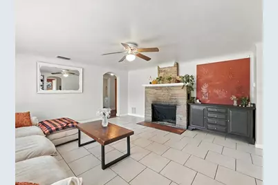 1525 56th Street S, Gulfport, FL 33707 - Photo 6