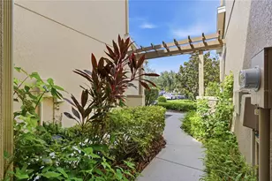 11722 Casa Lago Ln, Tampa, FL 33626 - Photo 6
