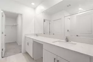 2562 Leonia Ln, Zephyrhills, FL 33541 - Photo 18
