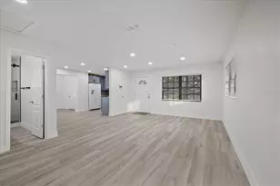 9410 N Valle Dr, Tampa, FL 33612 - Photo 14