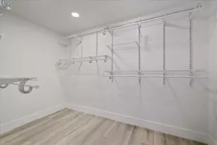9410 N Valle Dr, Tampa, FL 33612 - Photo 36