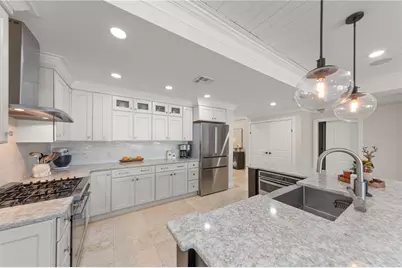 430 Palm Island SE, Clearwater Beach, FL 33767 - Photo 6