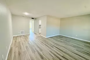 9005 Tudor Dr, Tampa, FL 33615 - Photo 4