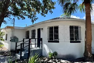 2318 4th St S, Saint Petersburg, FL 33705 - Photo 1