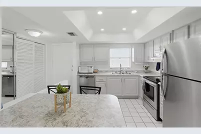 4550 Cove Circle #808, Saint Petersburg, FL 33708 - Photo 6
