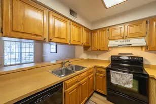13810 Fletchers Mill Dr, Tampa, FL 33613 - Photo 8