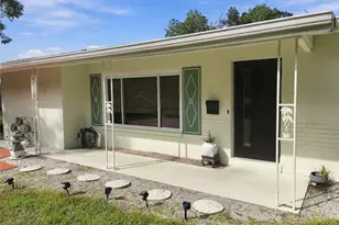 9010 1st St N, Saint Petersburg, FL 33702 - Photo 8