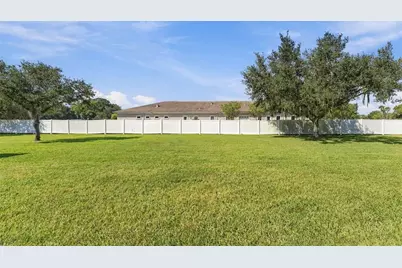 2333 Tanbark Ridge Place, Plant City, FL 33563 - Photo 32