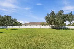 2333 Tanbark Ridge Pl, Plant City, FL 33563 - Photo 32