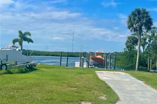 804 Riverview Ln, Tarpon Springs, FL 34689 - Photo 4
