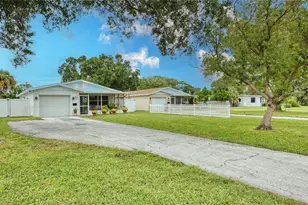 643 Southwest Boulevard N, Saint Petersburg, FL 33703 - Photo 2