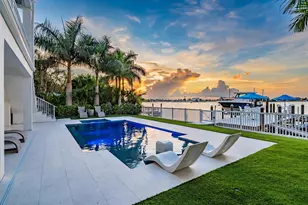 7 Paradise Ln, Treasure Island, FL 33706 - Photo 2