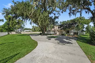126 Goins Dr, Seffner, FL 33584 - Photo 1
