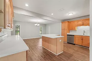 126 Goins Dr, Seffner, FL 33584 - Photo 8