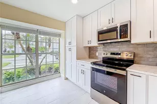 16110 Rambling Vine Dr W, Tampa, FL 33624 - Photo 18