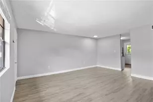 205 Poinsettia Pine Ct, Tampa, FL 33612 - Photo 4