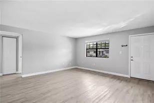 205 Poinsettia Pine Ct, Tampa, FL 33612 - Photo 2