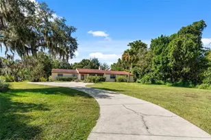 8943 Silver Lake Dr, Leesburg, FL 34788 - Photo 2