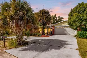 1202 Royal Oak Dr, Dunedin, FL 34698 - Photo 2