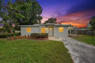 6790 Date Palm Ave S, Saint Petersburg, FL 33707 - Photo 2
